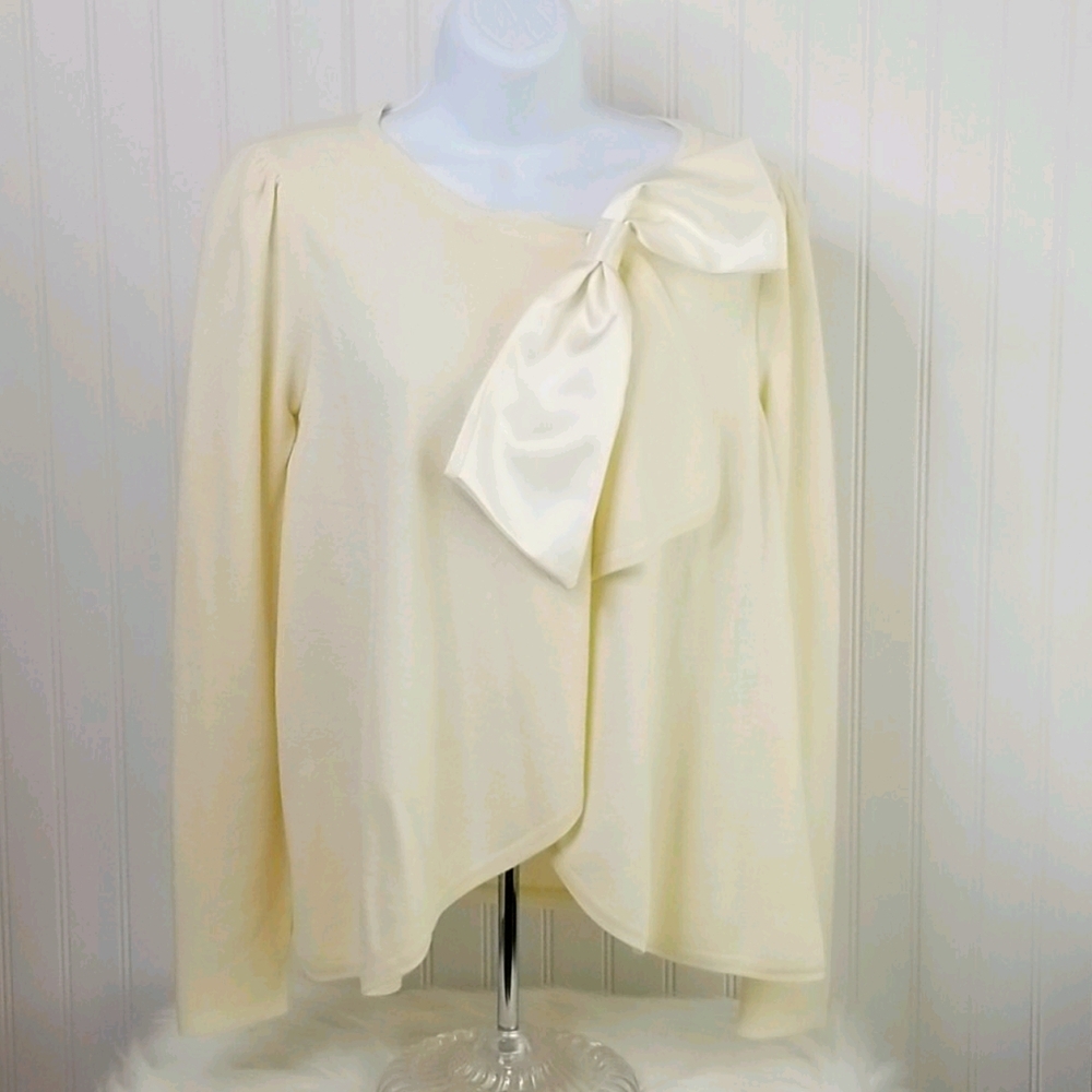 New Maginn Cream Sweater Sz M Lg Bow Dressy